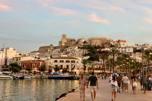 wandeltour door Dalt Vila met sangría/sangría-workshop